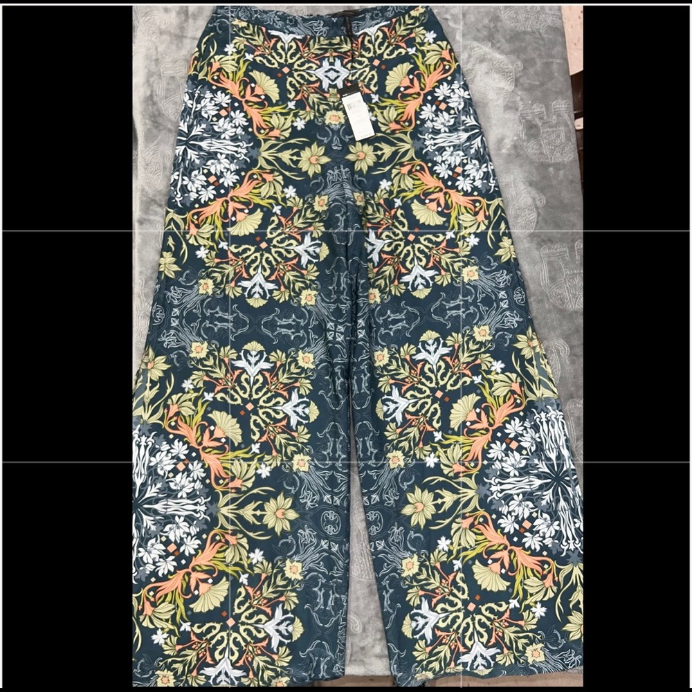 BCBG Palazzo pants printed
